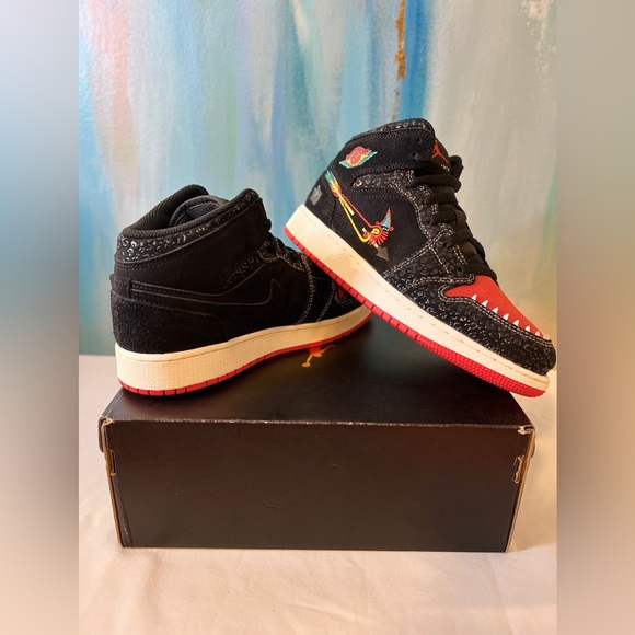 Air Jordan 1 Mid GS Siempre Familia Youth 5 - Picture 4 of 10